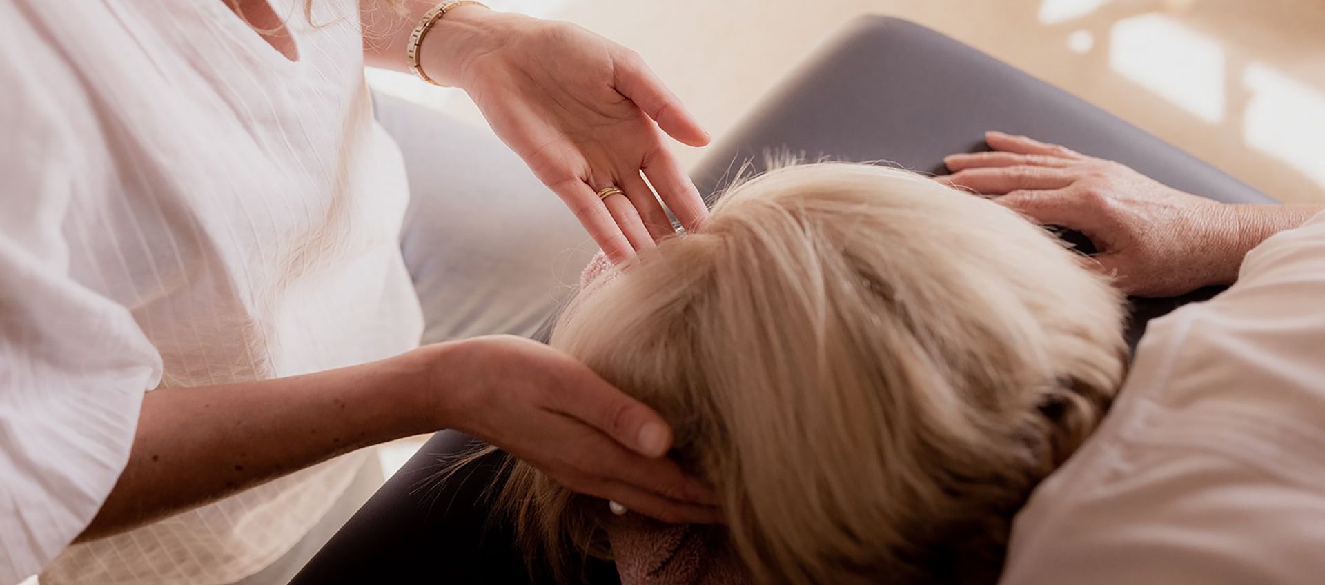 The Touch of Spinal Flow Technique
